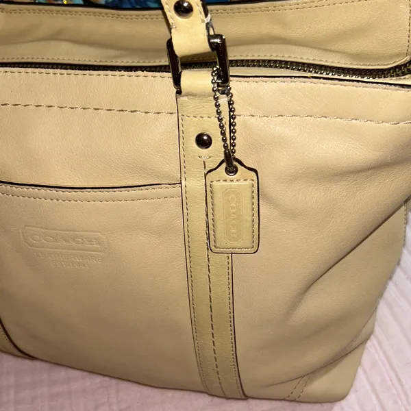 Vintage Coach Pale Yellow Beige Leather Double Handle Shoulder Bag - Image 3