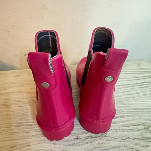 Barbour women Bright pink Rain Boots size 4 equivalent to size 6 women - Image 6