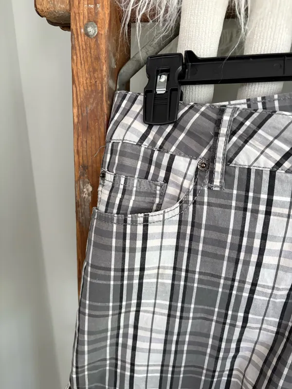Faded Glory size 10 plaid print shorts  - Image 4