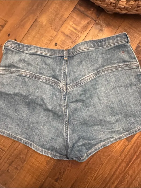 PILCRO Low Rise Shorty Shorts - Image 4