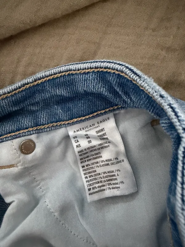 American Eagle Mom Jeans - Image 3