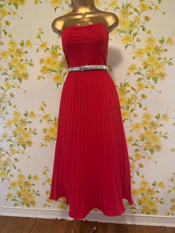 NWOT Red Pleated Tube Midi Dress size M - Image 7