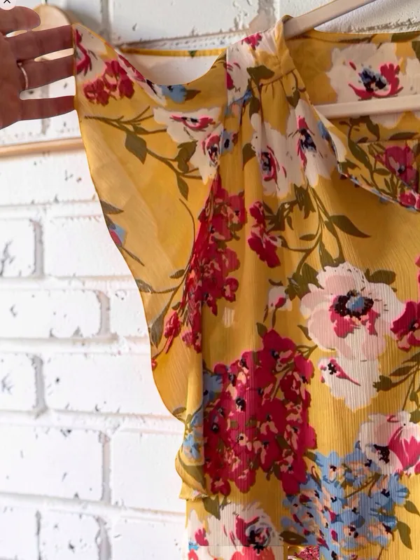 Umgee Floral V‑Neck Blouse NWT – M – Lightweight Polyester - Image 4