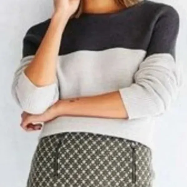 Urban Outfitters BDG Gray Color Block Sweater Size Medium - Image 2