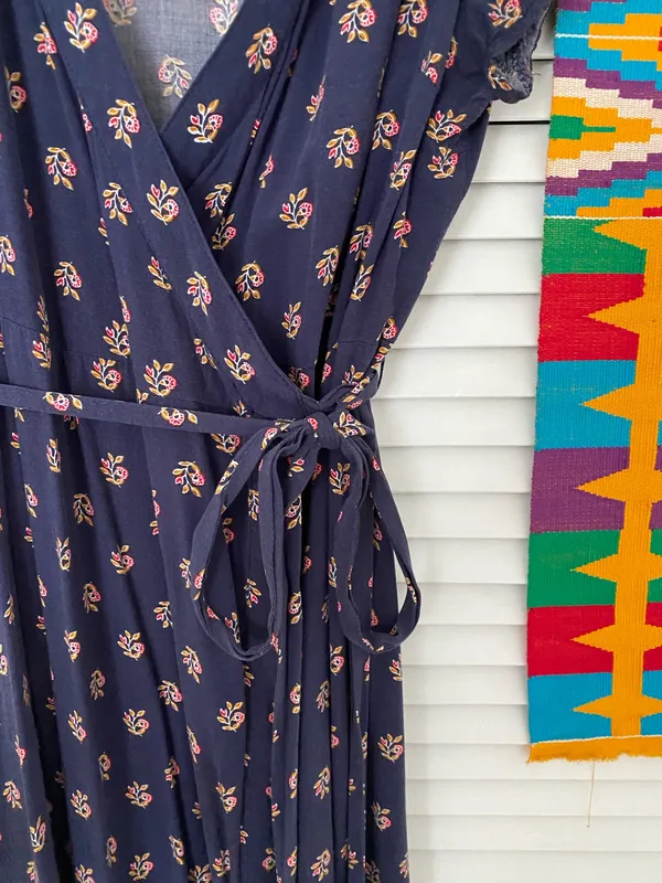 Old Navy Wrap Dress Floral Blue - Image 3