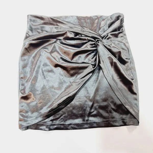 Superdown Samara Knot Mini Skirt in Silver - Image 2