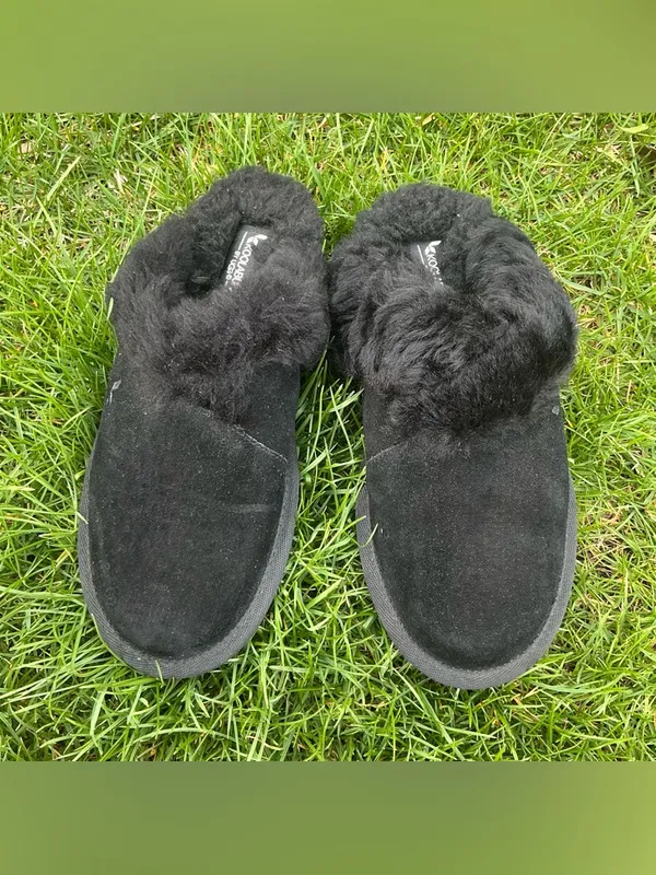 Koolaburra by Ugg Black Suede Shearling-Lined Slip-On Slippers - Image 10
