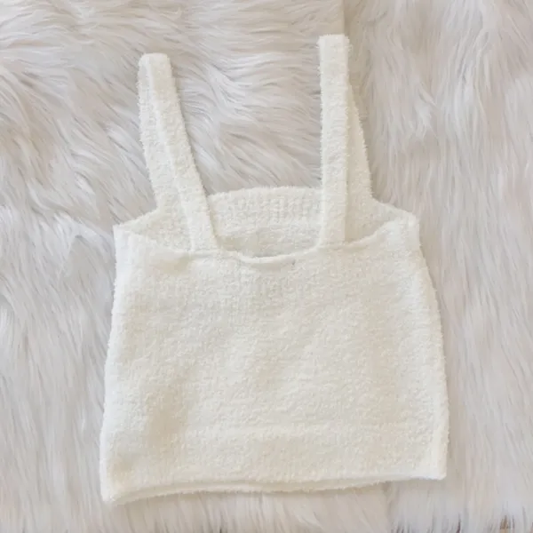 Forever 21 White super soft crop top and highwaist highrise short set, brand new with tag - Image 5