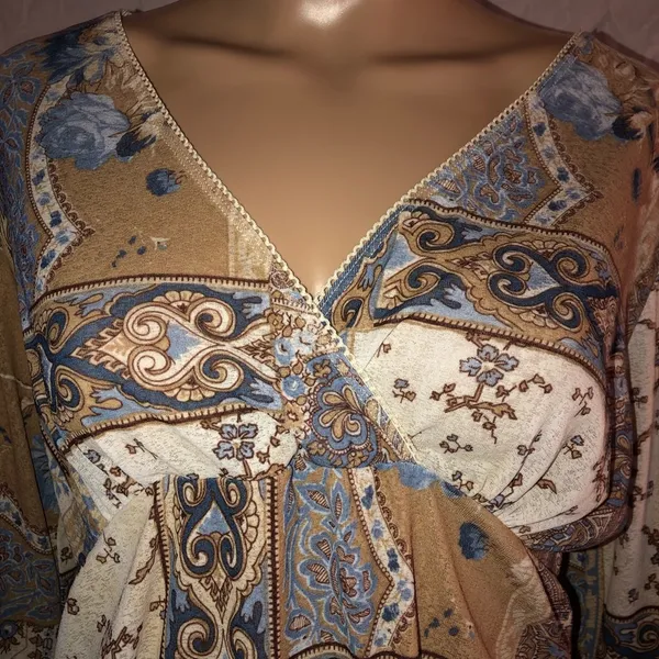 Pretty boho style flowy blouse Size M - Image 2
