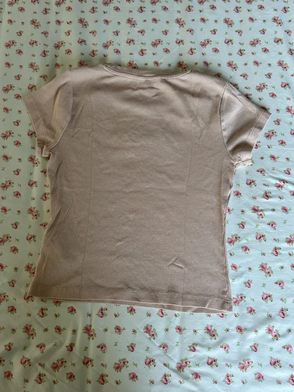 GUESS Blush Pink Short-Sleeve Logo Tee with Gold Embroidery - Image 4