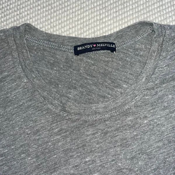 Brandy Melville Grey New York Embroidered Crop Top Tee Shirt Raw Hem OS - Image 4