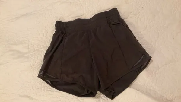Lululemon short hotty hot - Image 5