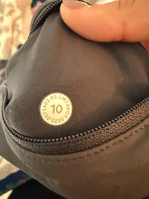 Lululemon Shorts Speed Up 2.5" - Image 3