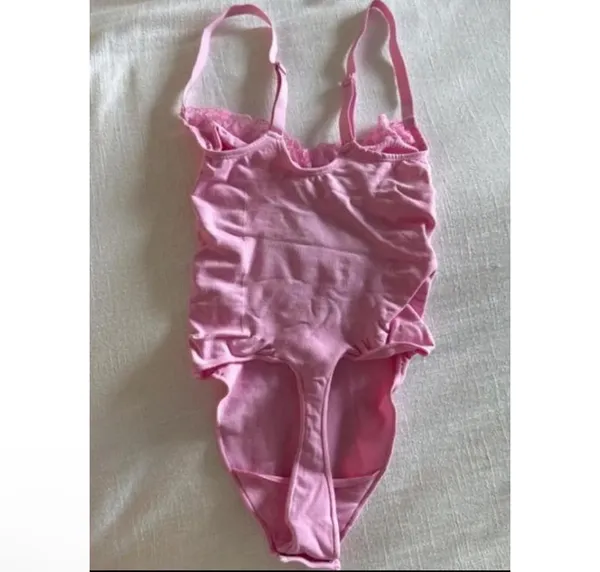 SKIMS Pink Lace Sculpting Bodysuit L - Image 5