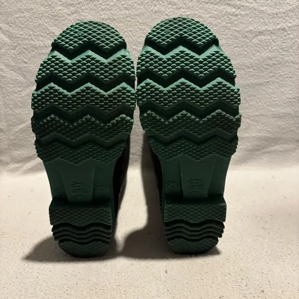 Unbranded Unisex Black & Green Rubber Rain & Garden Boots size 7 made in U.S.A. - Image 6