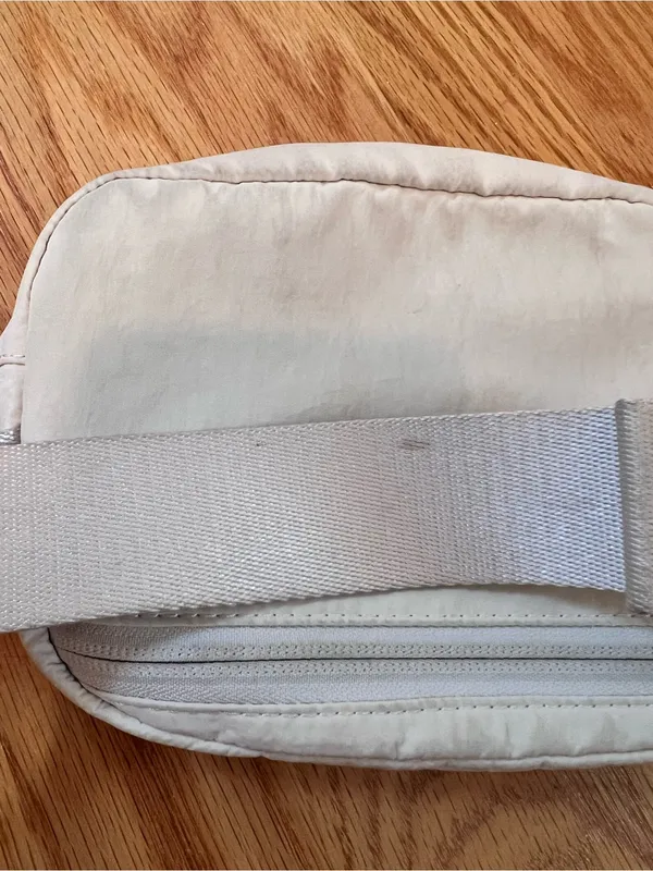 Lululemon Everywhere Belt Bag 1L White Opal - Image 2