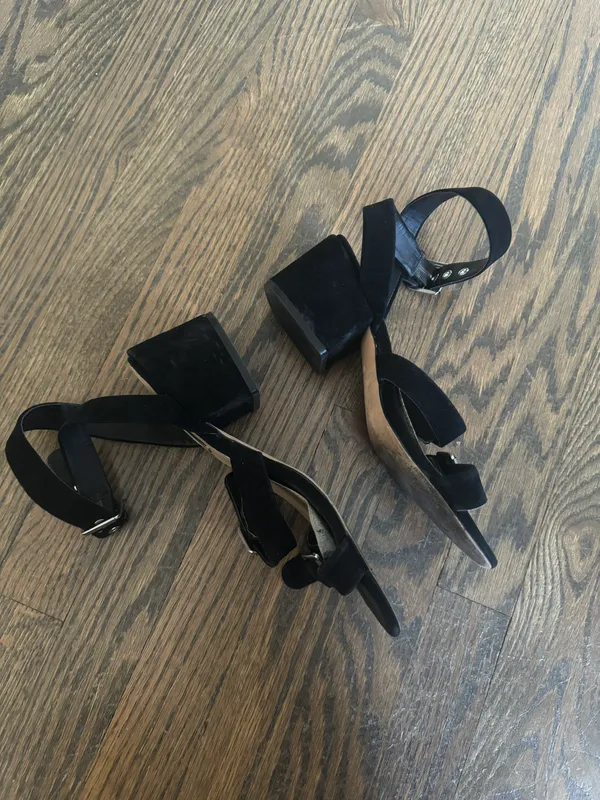 Steve Madden black rotating buckle block heel suede strappy sandal - Image 8
