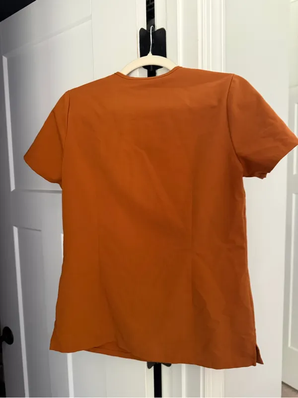 Figs scrub top‎ short sleeve v neck Atlantic Fall orange - Image 4