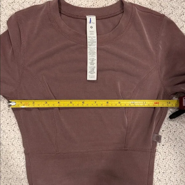 lululemon athletica Women’s 2 Mauve color Crop Top - Image 5