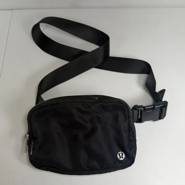 Lululemon Athletica Everywhere Belt Bag 1L Logo Print Black Bum Fanny Pack Sling - Image 2