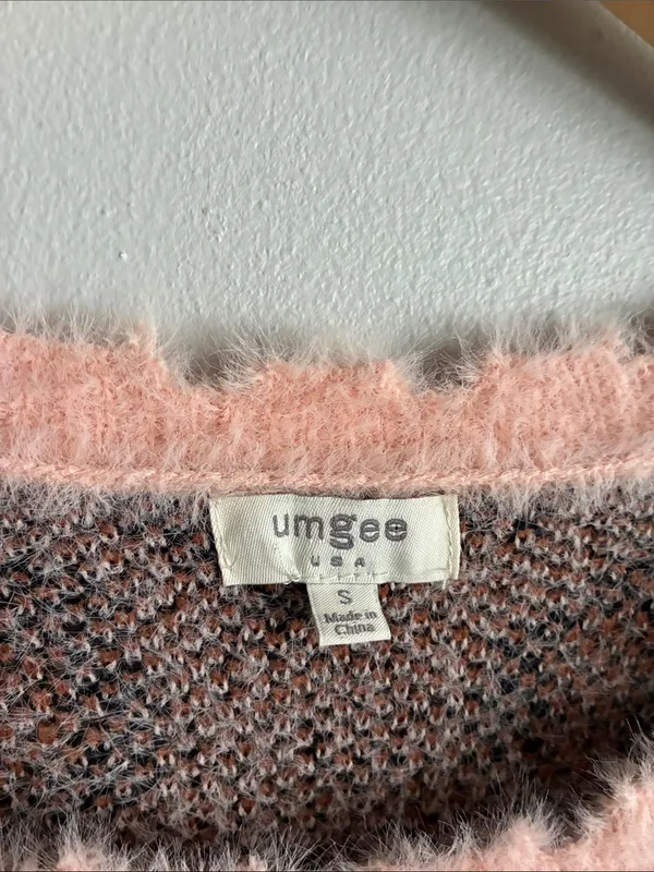 Umgee Leopard Print Fuzzy Sweater Pink Animal Print Oversized Size Small - Image 3