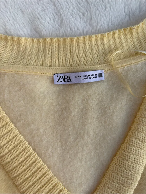 Zara Pale Yellow V-Neck Sleeveless Knit Crop Top/Vest. Size M - Image 2