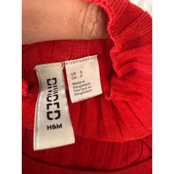 H&M Divided Candy Red Ribbed Knit Mock Neck Cutout Chest Long Sleeve Top Small - Image 5