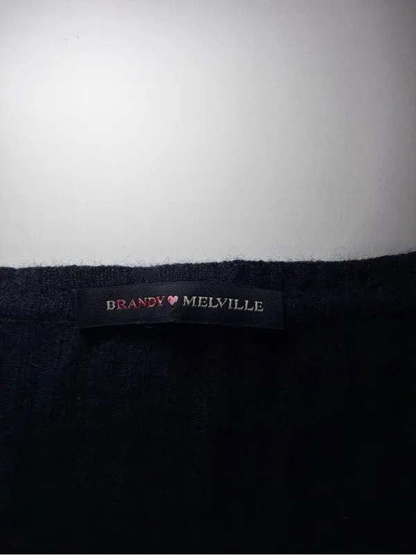 Brandy Melville Navy Ribbed V-Neck Long Sleeve Crop Top measures xs/s - Image 2