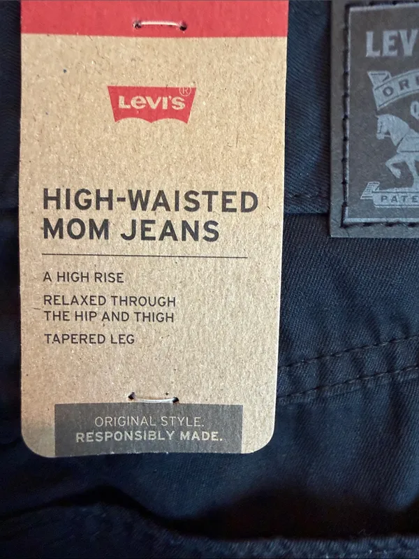 LEVI’S black high-waisted mom jean nwt - Image 4