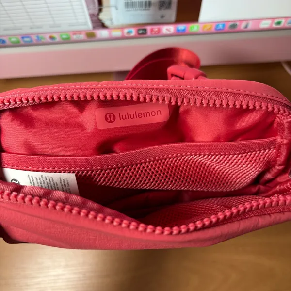Lululemon NWT Everywhere Belt Bag 1L SOLD OUT Color: DTRE (Dessert Red) - Image 4
