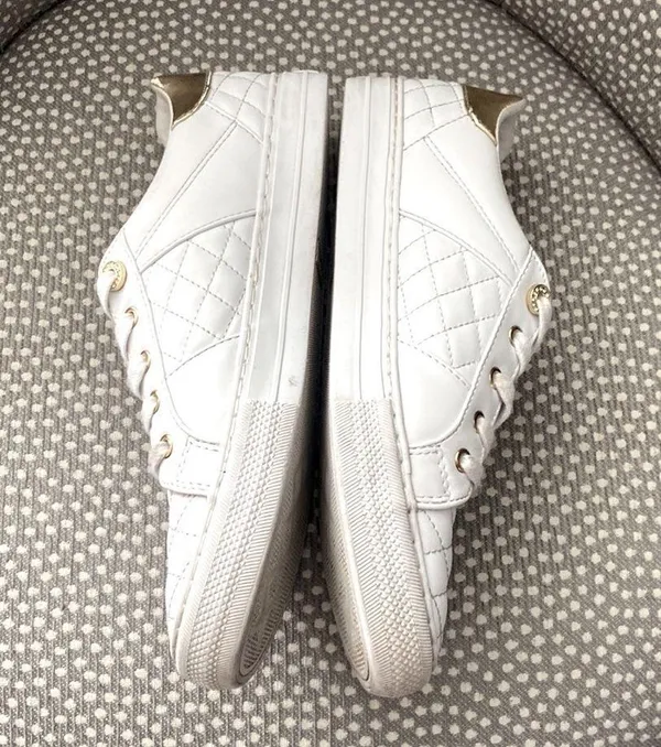 Guess “Loven” Quilted White Sneakers . Sz. 9M - Image 3