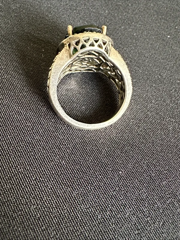 Sterling & glass EUC ring. Green oval glass stone w/ CZ halo set in 925 silver - Image 2