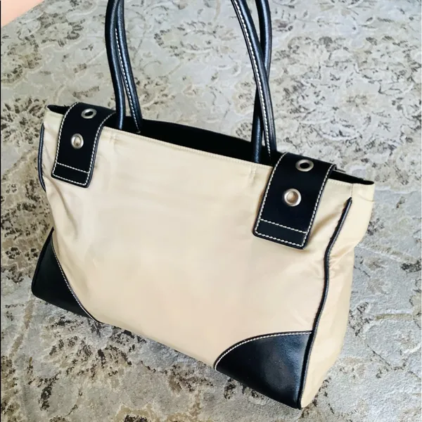 Elegant PRADA nylon tote bag 🌷🌷🌷 - Image 4