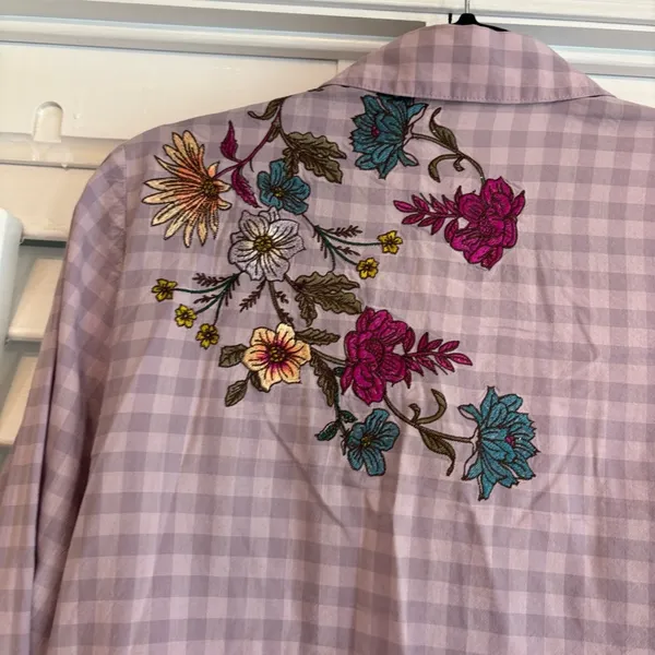 Chico’s Lavender Plaid Floral Button Down Shirt Size‎ 0 (4/6) - Image 7