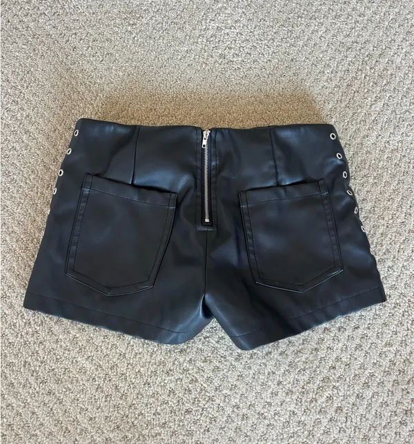 Princess Polly Shorts Black - Image 5