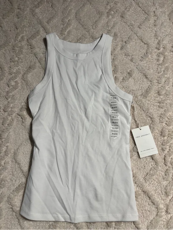 Free assembly white tank xsmall NWT Size XS - Image 2