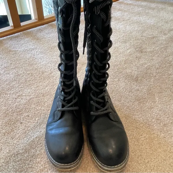 Black and Tan Lace Up Boots Size 7 - Image 5