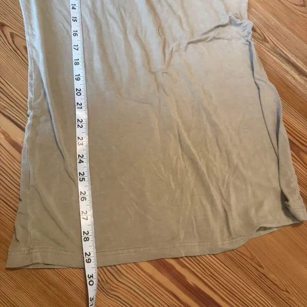 Anthropologie POL Distressed‎ V-Neck Tee Sz LG Tan Stretchy Long Lightweight - Image 7