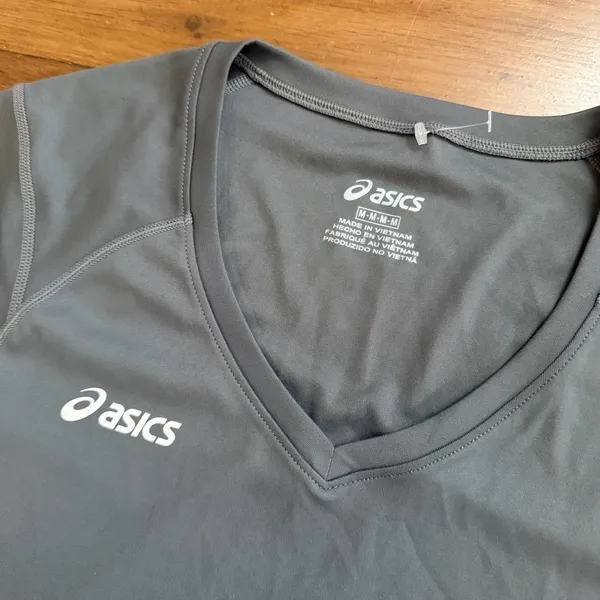 ASICS Women's Charcoal V-Neck Tee size M - Image 2