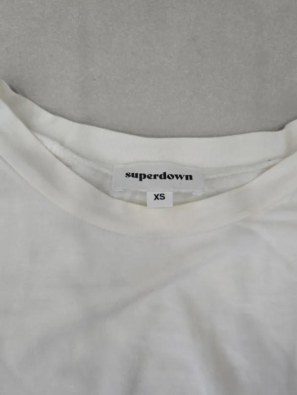 Superdown White Crewneck Cropped Long Sleeve Tee Size XS - Image 4