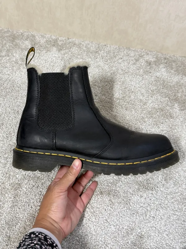 Dr. Martens Women’s 2976 Leonore Faux Fur Lined Chelsea Boots Leather in Black 9 - Image 8