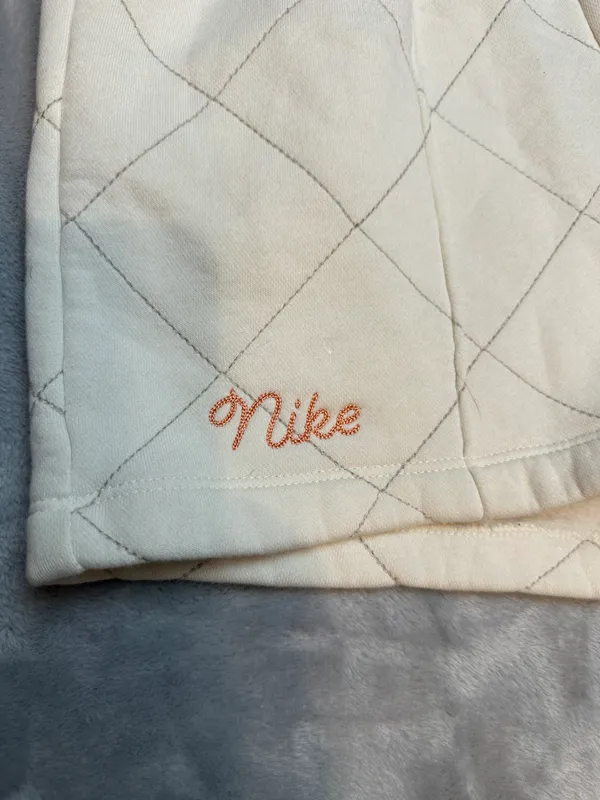 Nike Sportswear Club Fleece Quilted Short Embroidered Pale Ivory Apricot Women S - Image 3