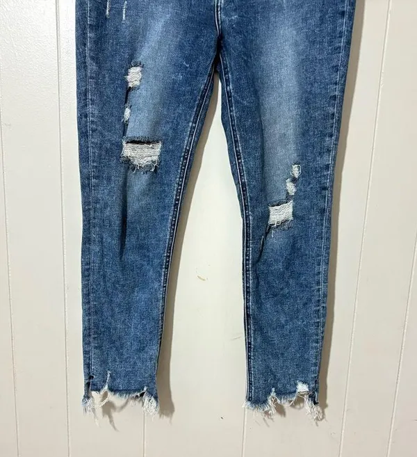 Vervet Flying Monkey Skinny Frayed Hem Distressed Y3524 Size 32 - Image 2