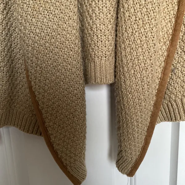 Abercrombie sweater with imitation Suede elbow patches - Image 5