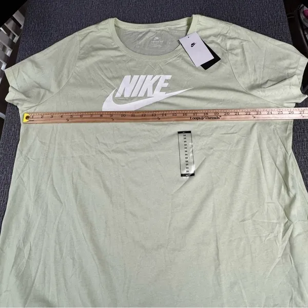 Nike Women’s Short Sleeve T-Shirt - Image 9