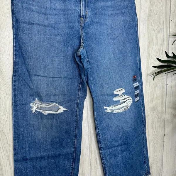 NWT Levi’s High Waisted Straight Jeans in Joe Strut Destructed size 30x29 NEW - Image 6