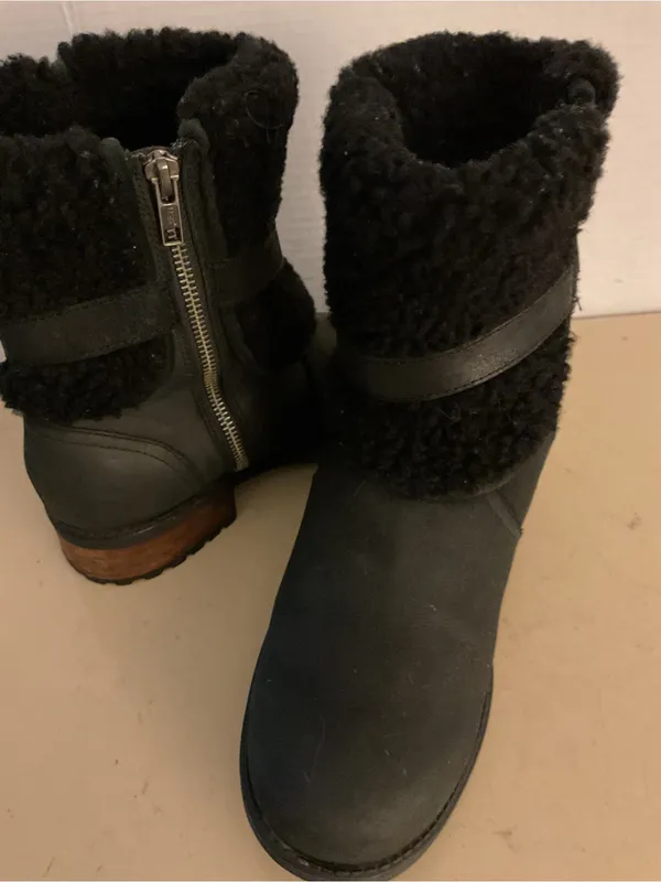 UGG women black leather 7.5Shearling biker Boots US - Image 9