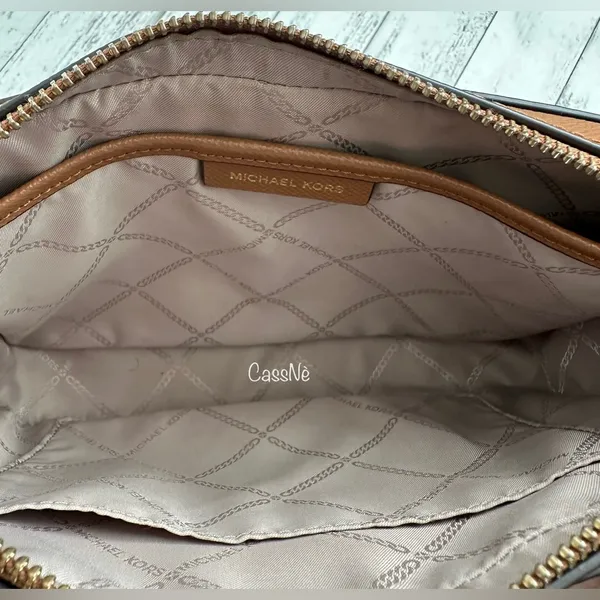 Michael Kors Jet Set Large Saffiano Leather Crossbody Bag - Image 6