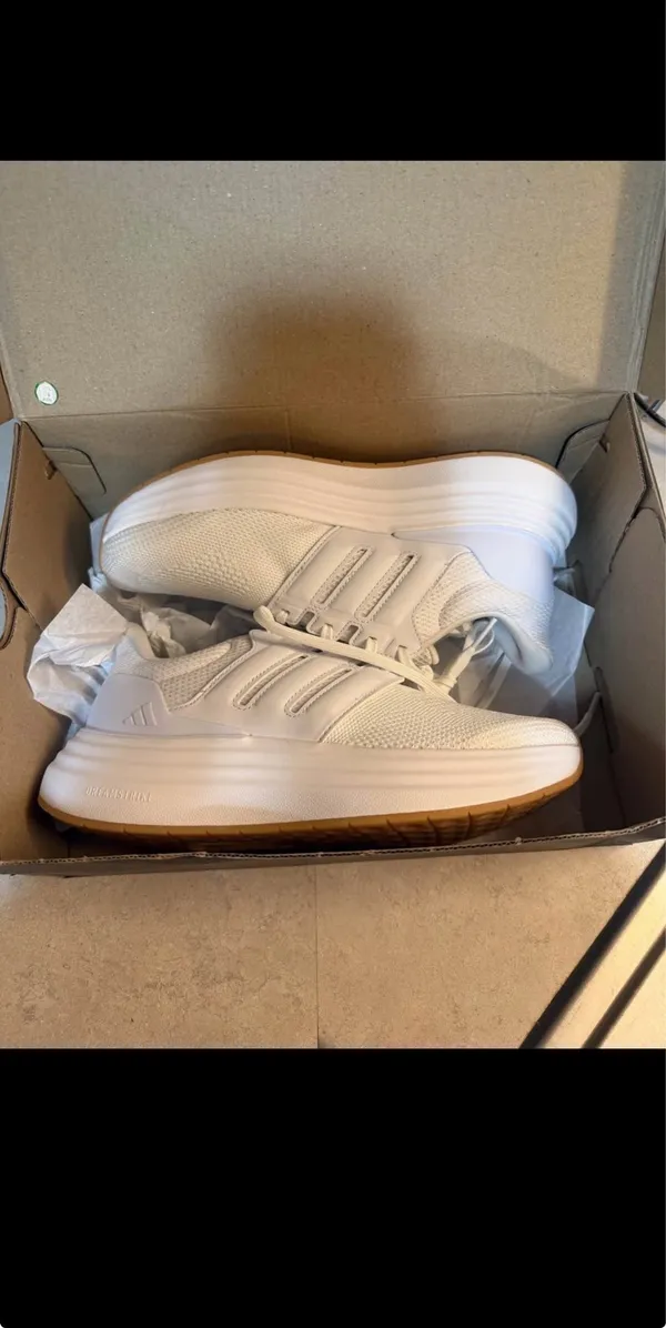Women’s Adidas ultradream white shoes - Image 2