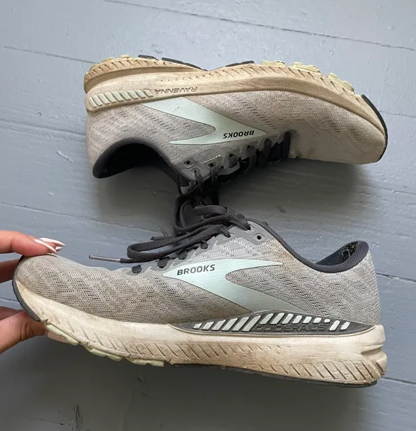 Brooks Ravenna 11 Running Sneakers - Image 2